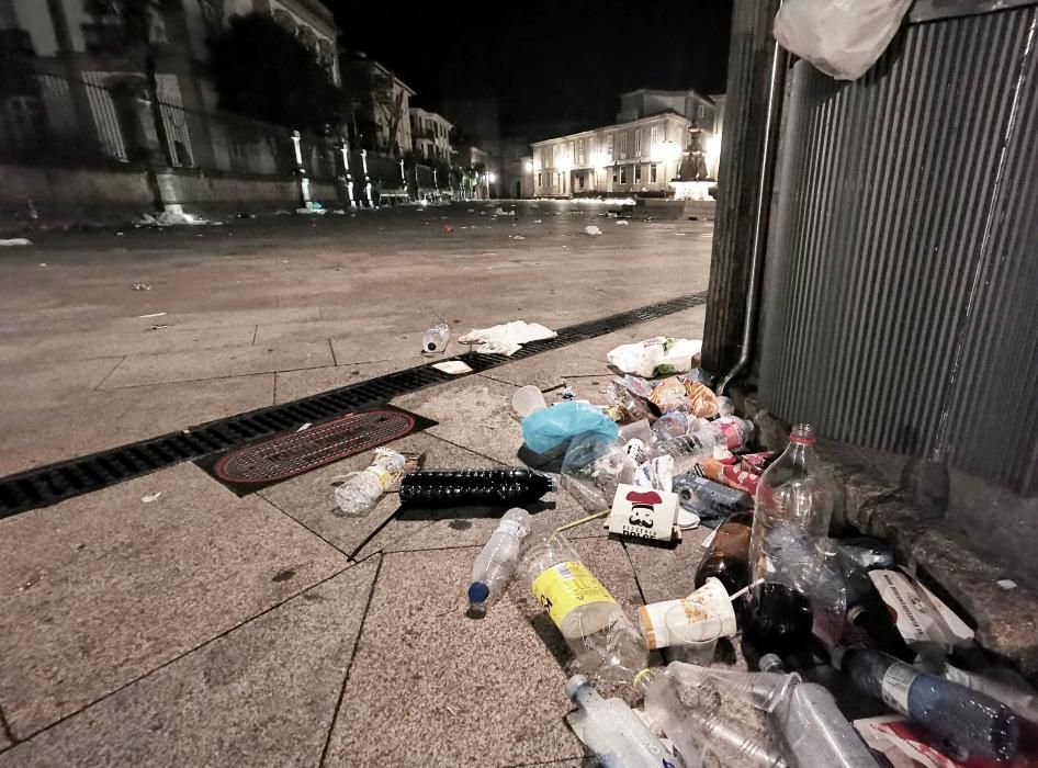 Las "peñas" de Pontevedra dejan un mar de basura y críticas