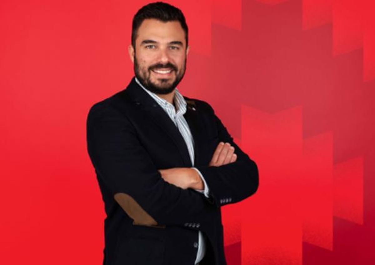 Rubén Forcada posa en su imagen corporativa del Mallorca.