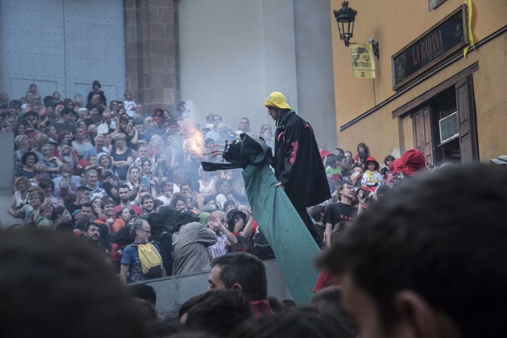 Berga estrena la Patum 2019 amb un passacarrers atapeït i calorós