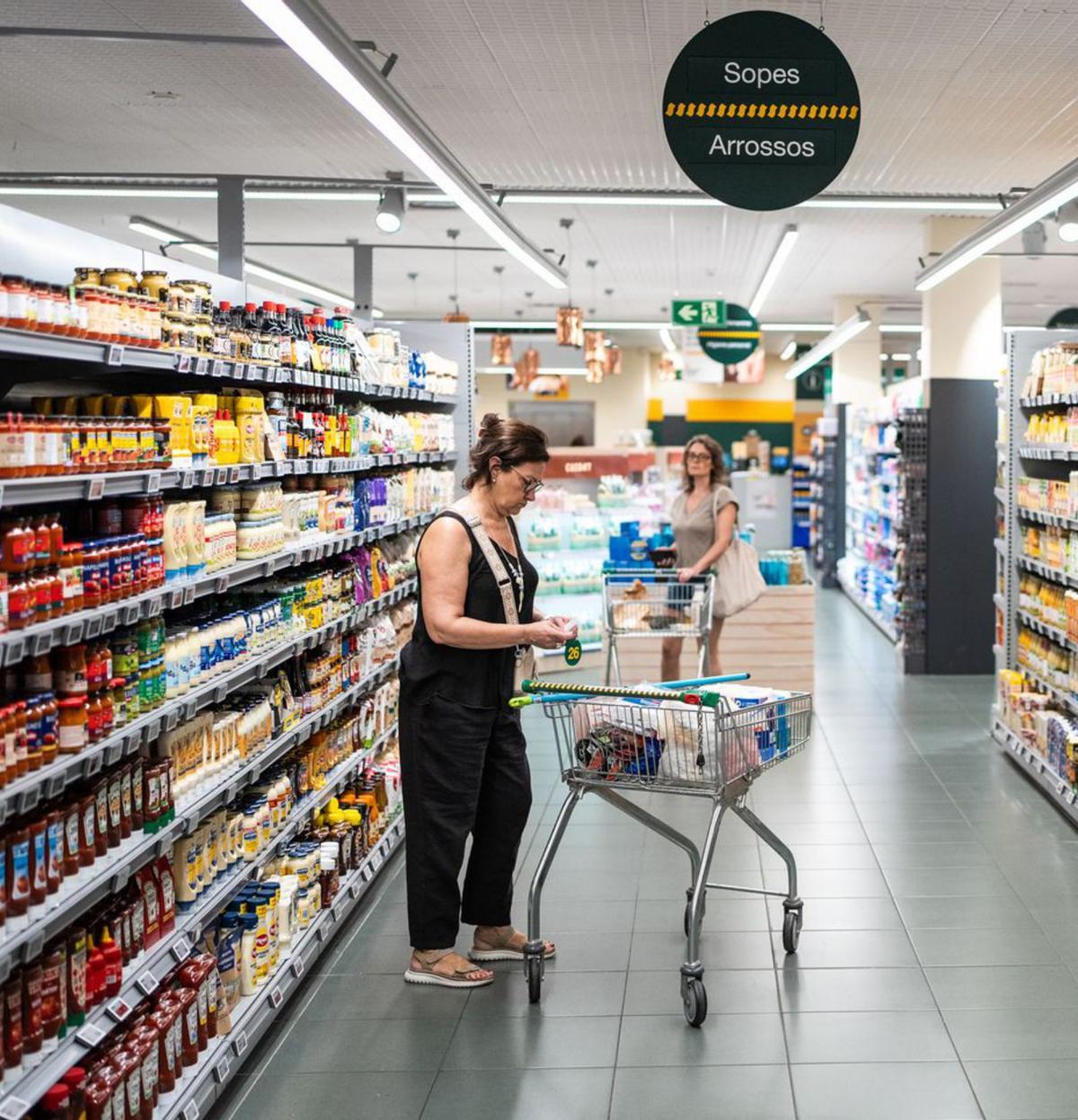 Interior d’un supermercat.