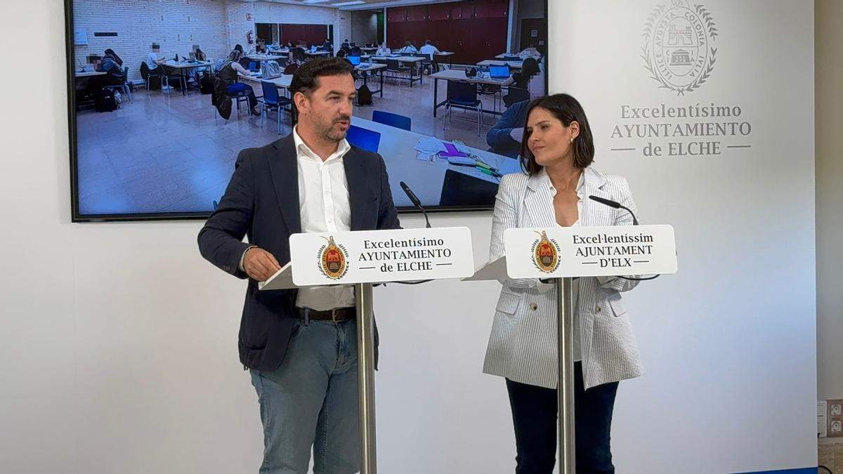 José Claudio Guilabert y María Bonmatí, este jueves, tras la junta de gobierno.