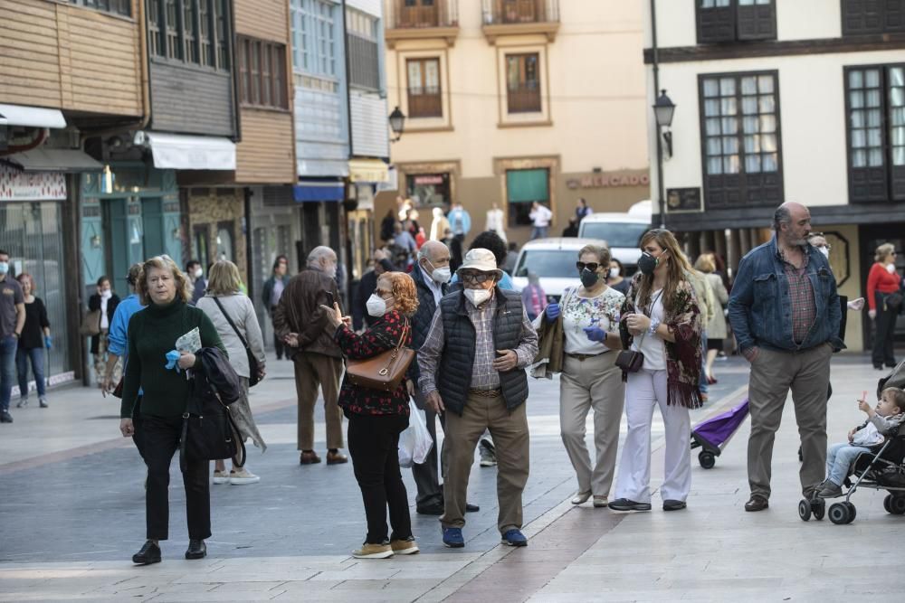 Así estaba Oviedo hoy durante el horario reservado para los mayores de 70 años y dependientes.