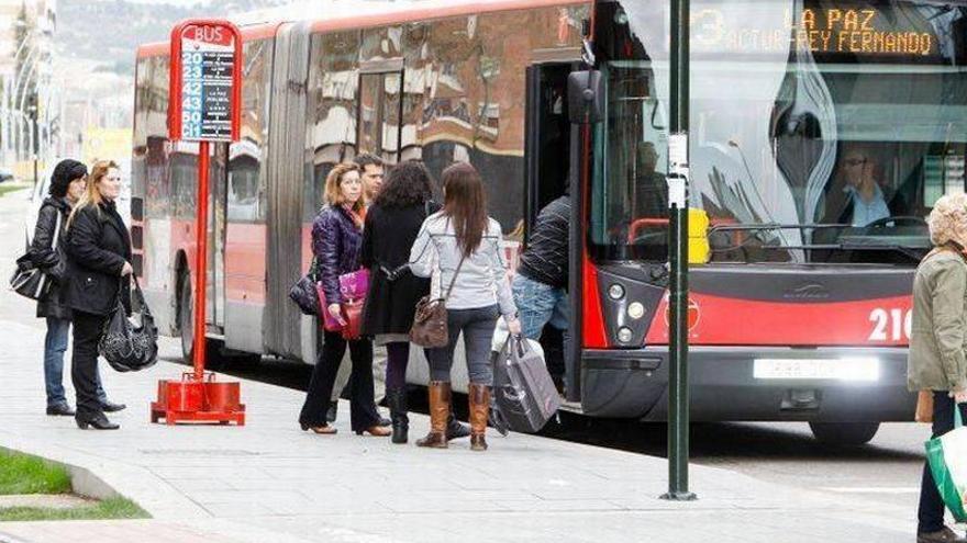 Zaragoza estudia la gratuidad del transporte público para menores de 8 años