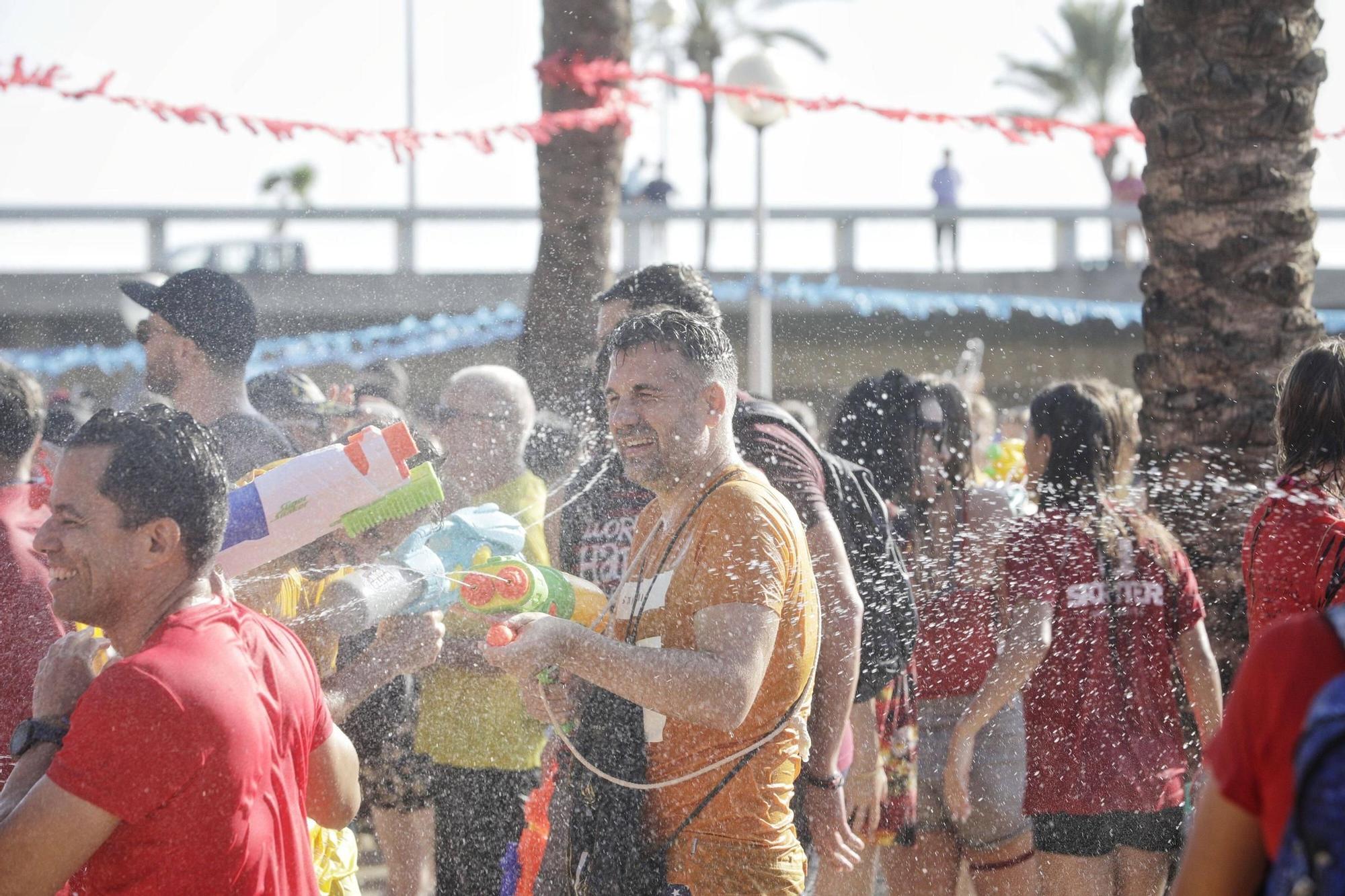 Búscate en la batalla de agua de Canamunt y Canavall