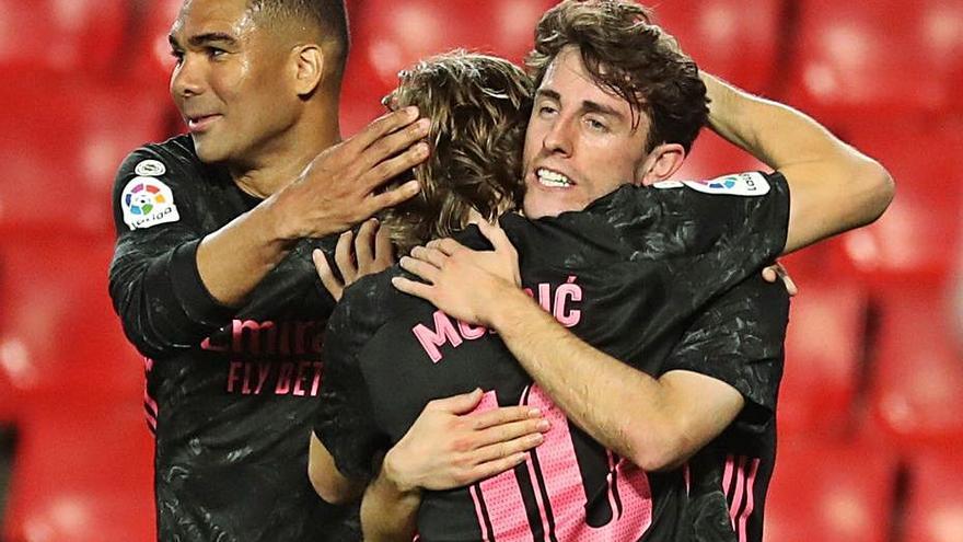 Casemiro, Odriozola i Modric celebren un gol. | EFE