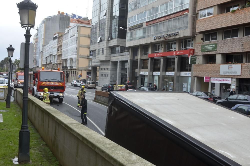 Camión atascado en el túnel de Juana de Vega