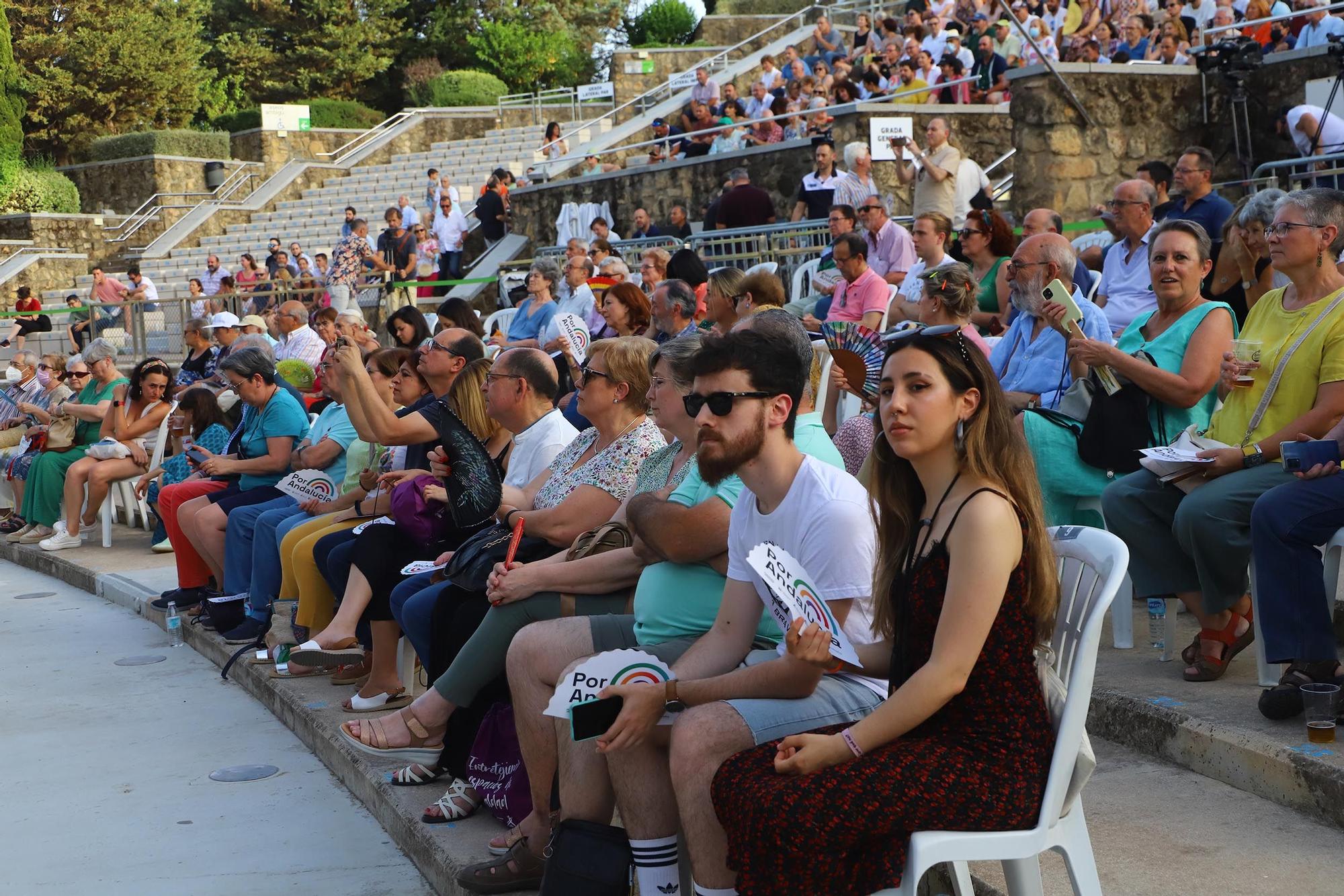 Yolanda Díaz en la campaña electoral andaluza en Córdoba