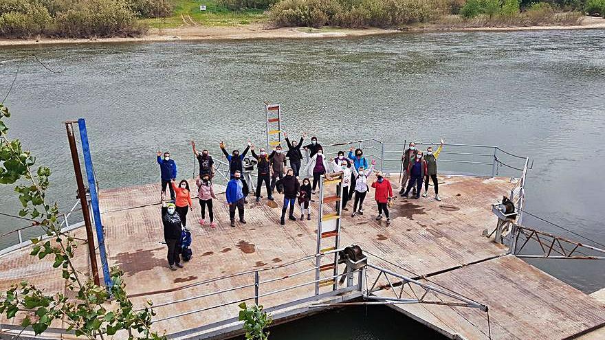 Los participantes se montaron en la barca de Torres. | SERVICIO ESPECIAL