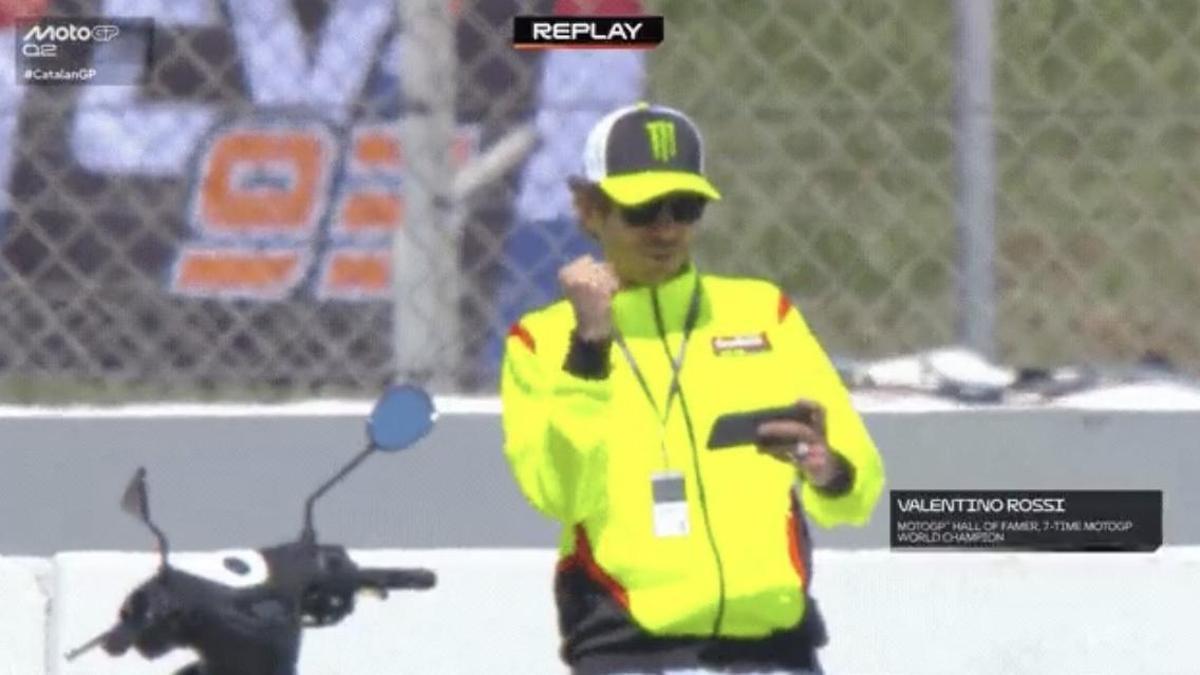 El 'jefe' Valentino Rossi vigila a sus pilotos en Barcelona: "Cuando vengo, tengo que trabajar"