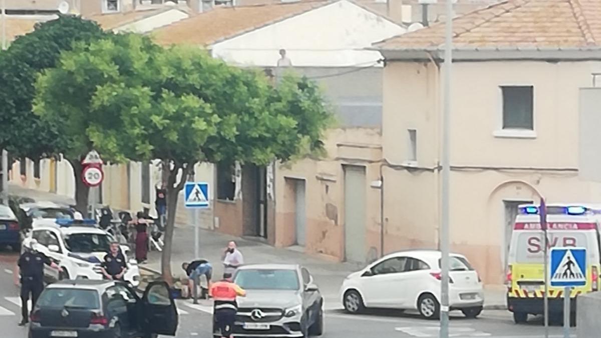 Una menor de 15 años y un joven de 21 resultan heridos en un accidente entre dos coches en Castelló