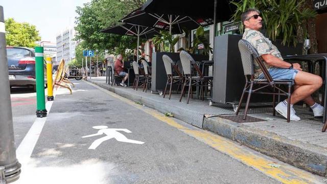 El nuevo paso peatonal, sobre la calzada de A Mariña.