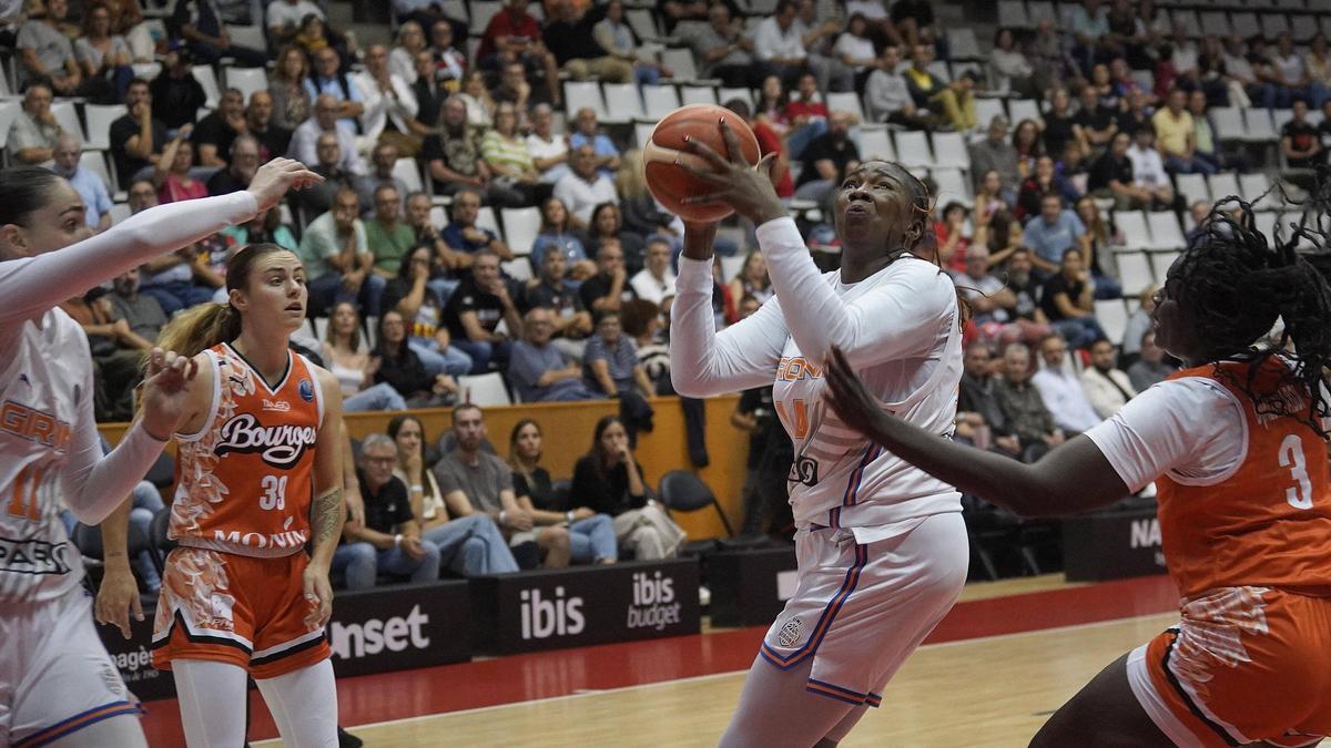 Exhibició de l'Spar Girona a l'Eurolliga contra el Bourges (92-62)