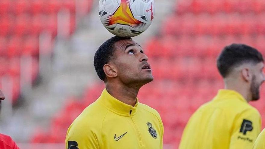 Mboula, durante un entrenamiento en el Visit Mallorca Estadi.