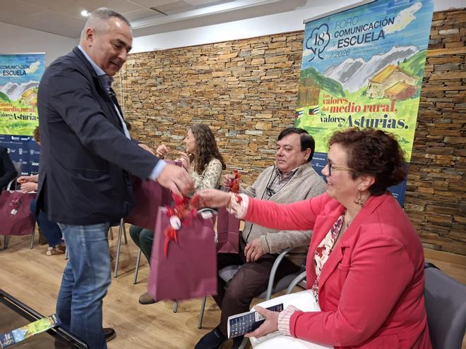 En imágenes: el coloquio "Los valores de Taramundi" organizado por el Foro Comunicación y Escuela y el Club LA NUEVA ESPAÑA