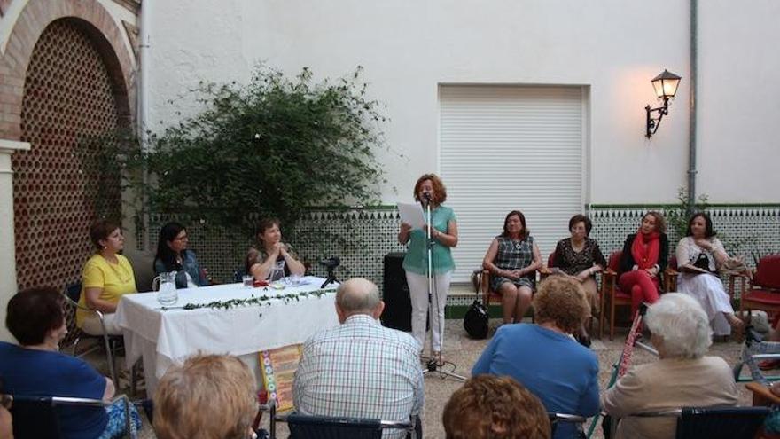 Las poetisas archidonesas, protagonistas de ´Patios para la Poesía´