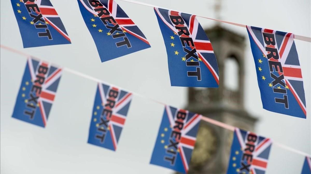 mtlopez34265756 pro brexit flags fly from a fishing boat moored in160615114251