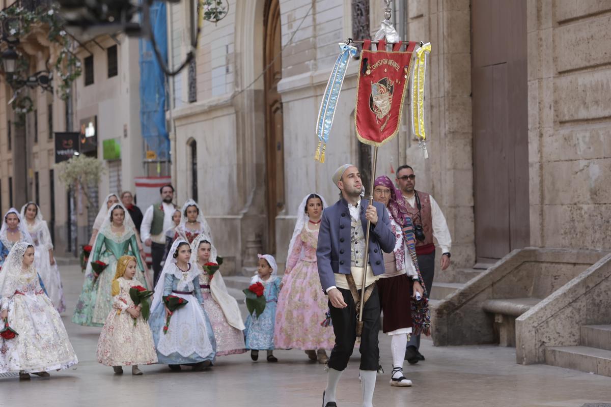 Todas las fotos de la ofrenda del 18 de marzo por la calle San Vicente hasta la 19:30 horas Todas las fotos de la ofrenda del 18 de marzo por la calle San Vicente hasta la 19:30 horas