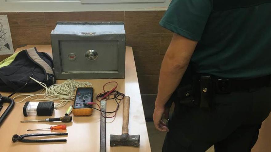 La Guardia Civil frustra el robo de la caja fuerte de una fábrica en Crevillent