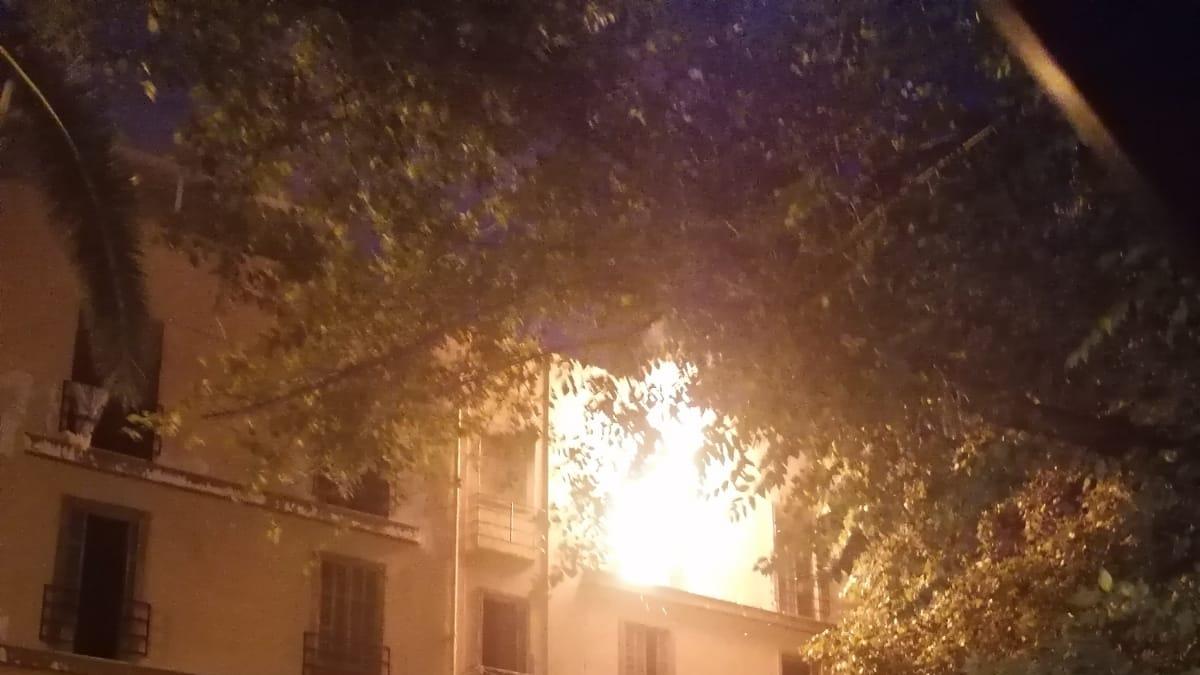 Arde el edificio 'okupa' de la calle Manacor