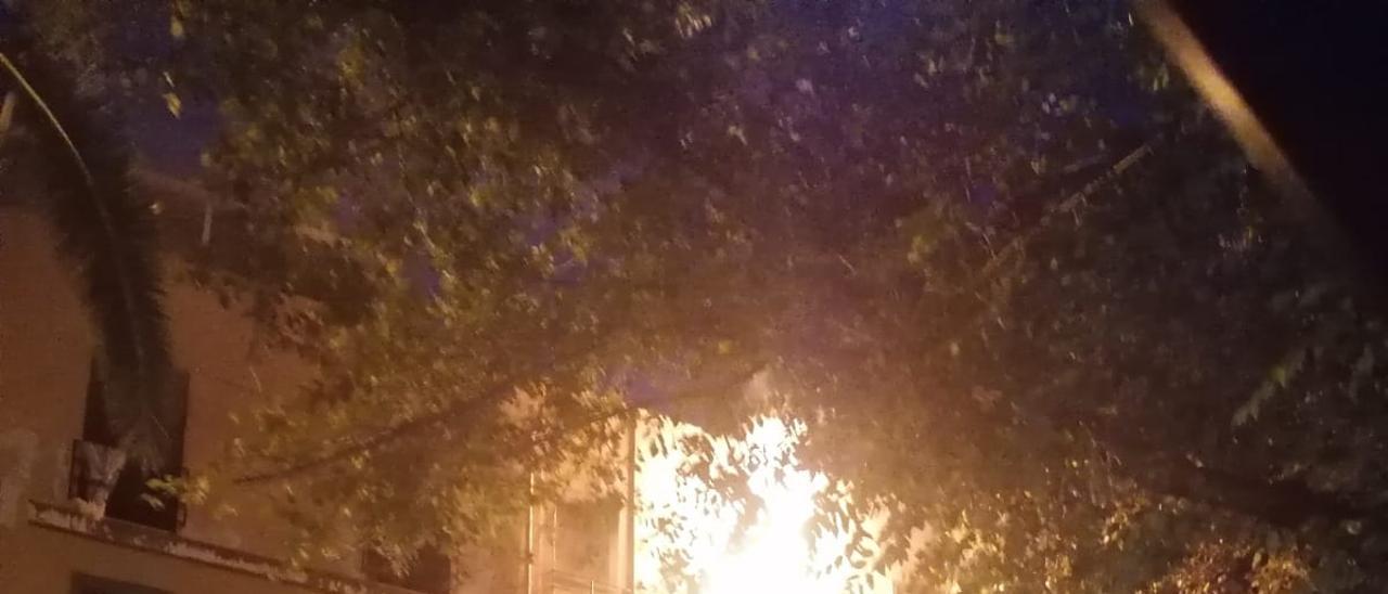 Arde el edificio 'okupa' de la calle Manacor