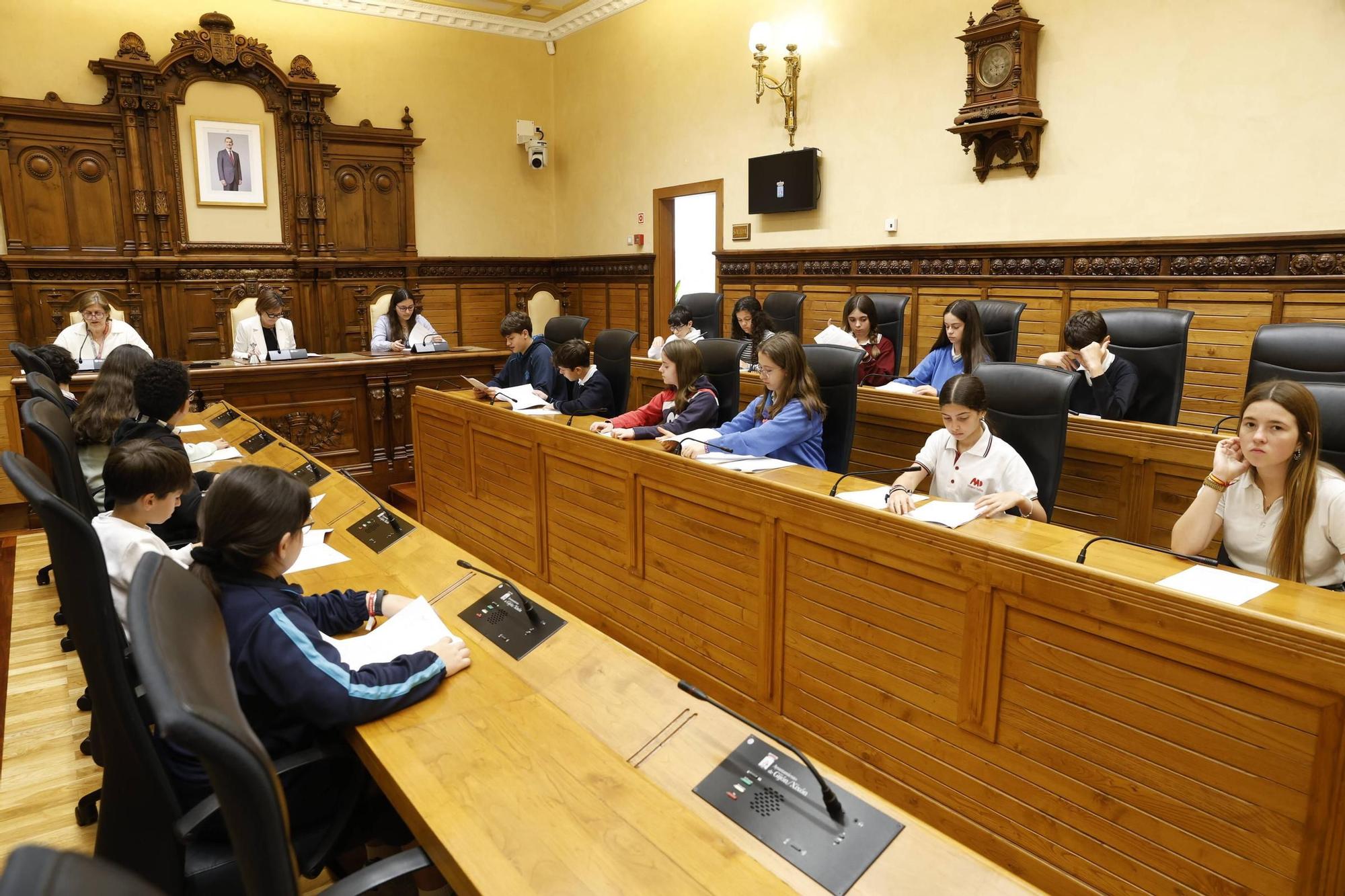 El Pleno del Consejo Municipal de Infancia y Adolescencia de Gijón, en imágenes