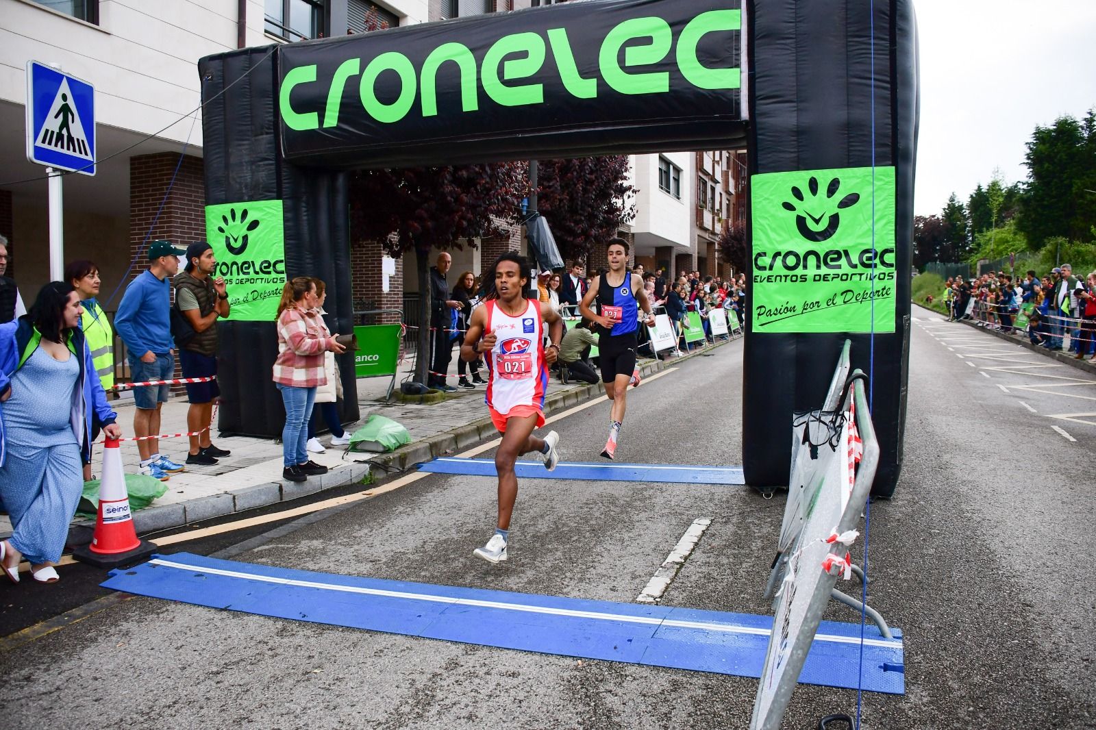 Moha Bakkali y Mariam Benkert se imponen en una competición que fue "una fiesta del atletismo"