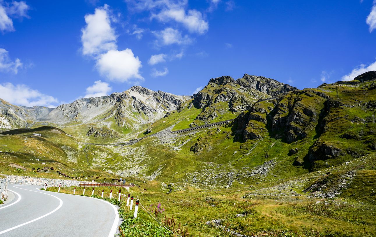 Carretera que lleva al Gran San Bernardo.