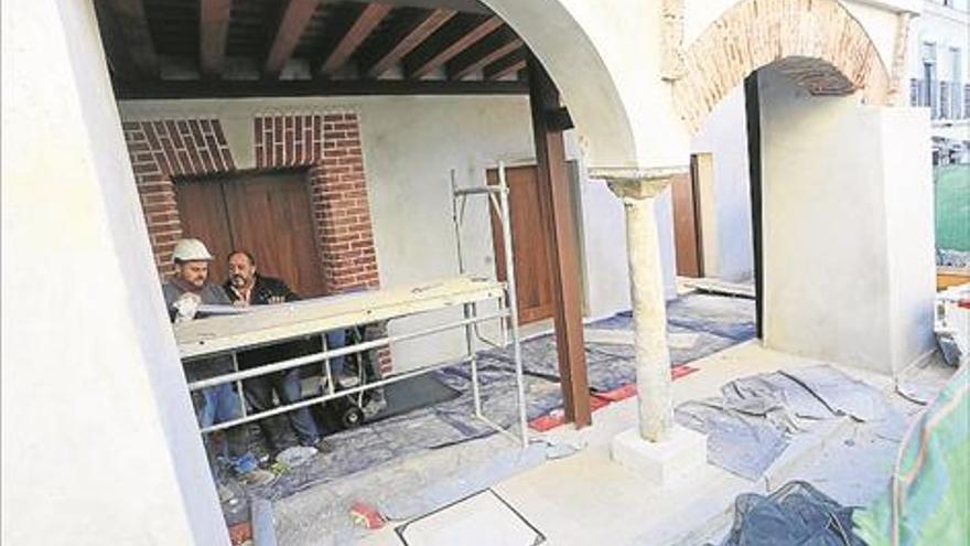 La penúltima casa en ruinas de la plaza San José en Badajoz salva su fachada