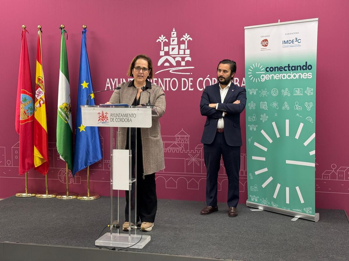 Blanca Torrent y Félix Almagro, durante la presentación del proyecto.