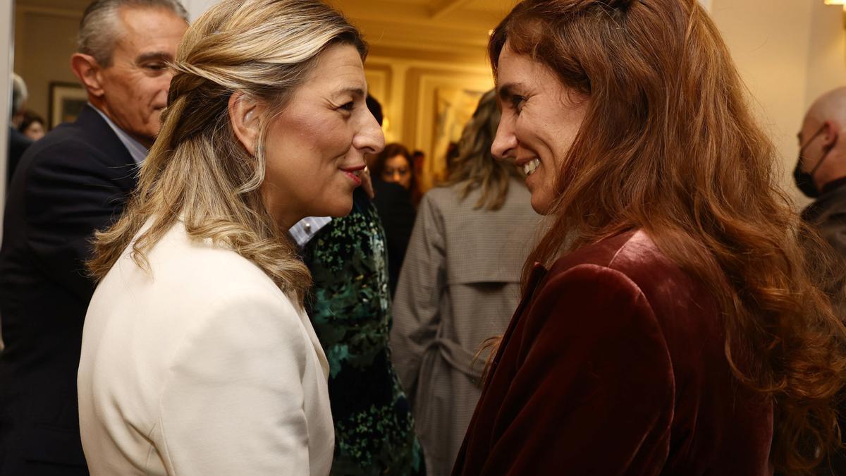 La ministra de Trabajo, Yolanda Díaz, junto a la portavoz de Más Madrid, Mónica García.