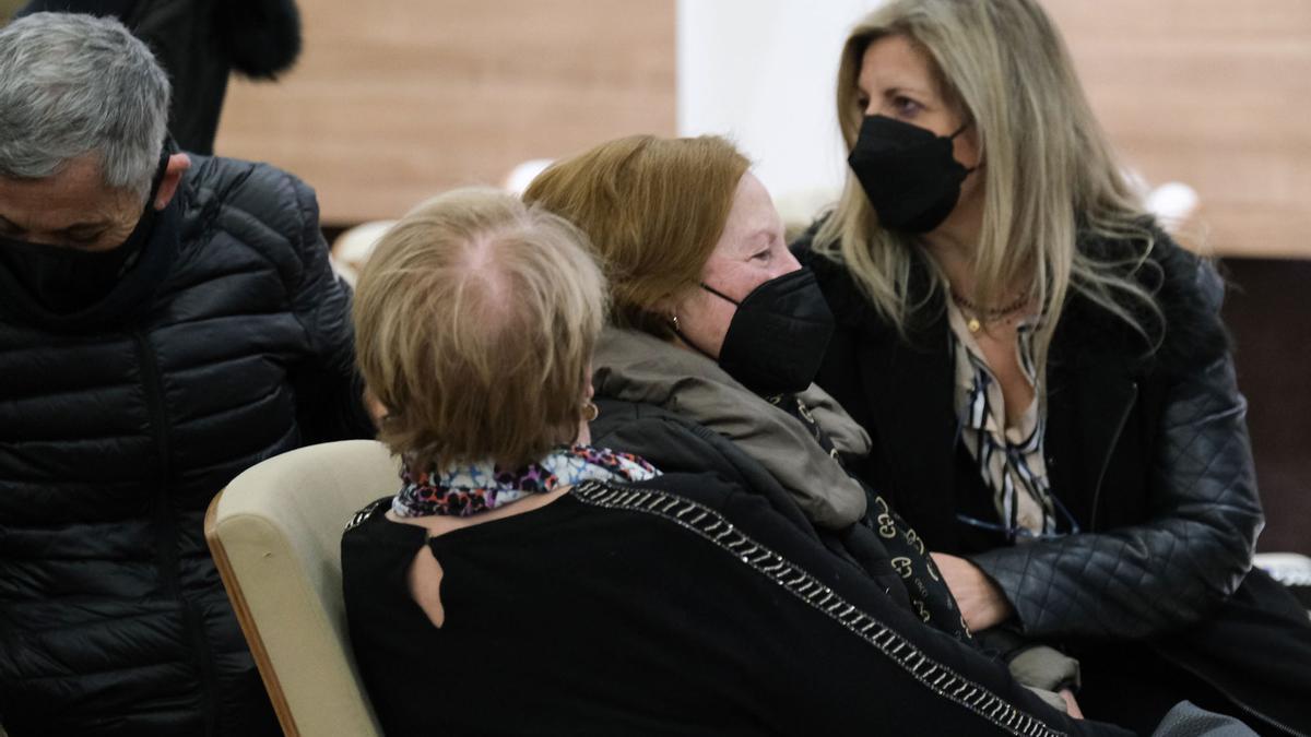 Las imágenes de la capilla ardiente de Antonio Benítez en La Rosaleda