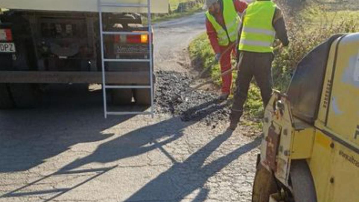 Bacheos en el vial de Vilafrío.