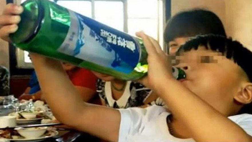 Cheng Cheng, el niño alcohólico.