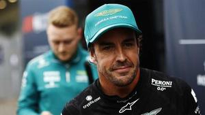 Fernando Alonso, a punto de cumplir 42 años, llega en plena forma al escenario de su primer triunfo en la F1, en Hungría.
