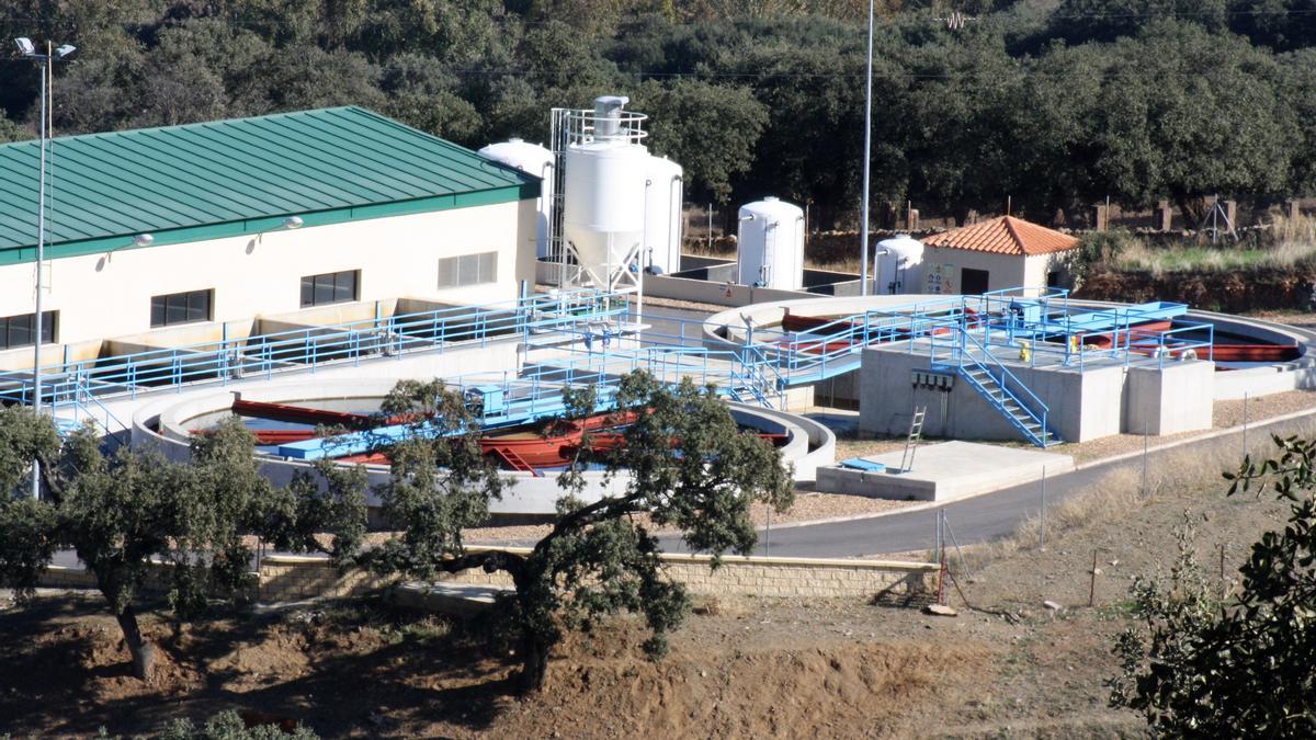 Estación depuradora, aguas abajo de la presa de Tentudía