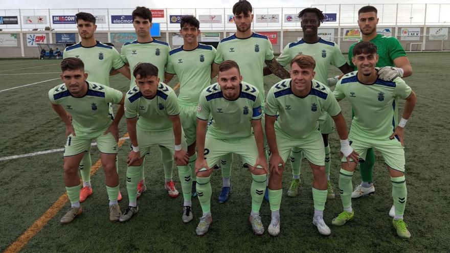 Formación inicial que presentó ayer Las Palmas Atlético en San Bartolomé.