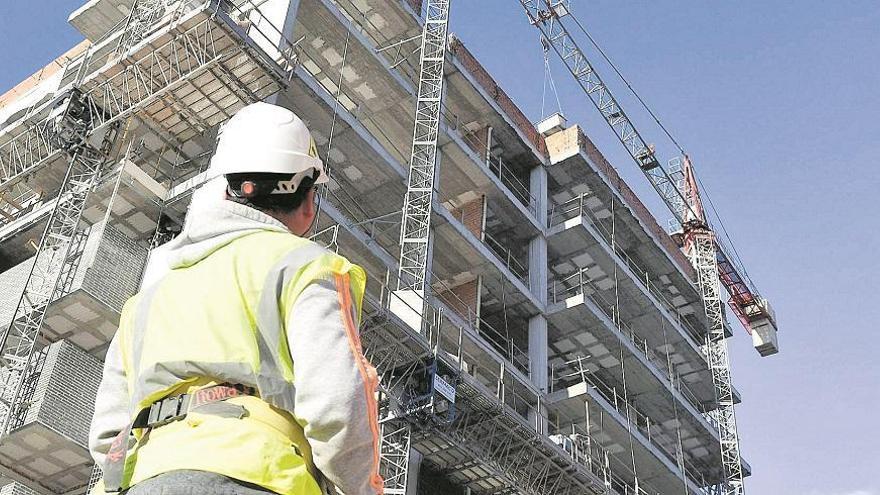 La construcción sobrevive a la pandemia en la Región