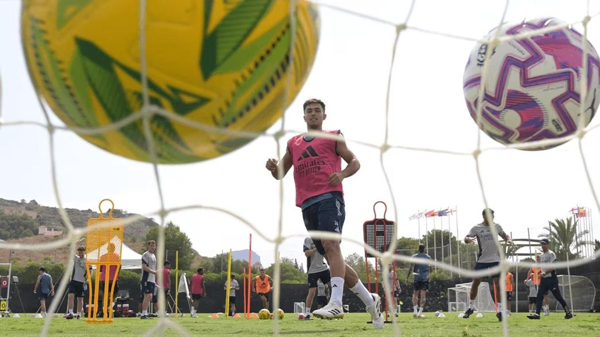 Martin Zubimendi en un entrenamiento con el Arsenal en La Manga.