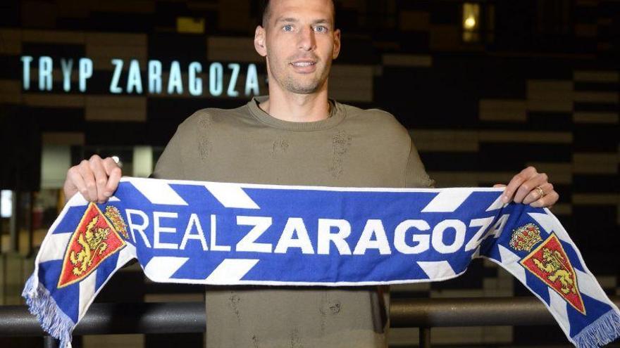 El Real Zaragoza anuncia el fichaje de Perone y la desvinculación de Valentín
