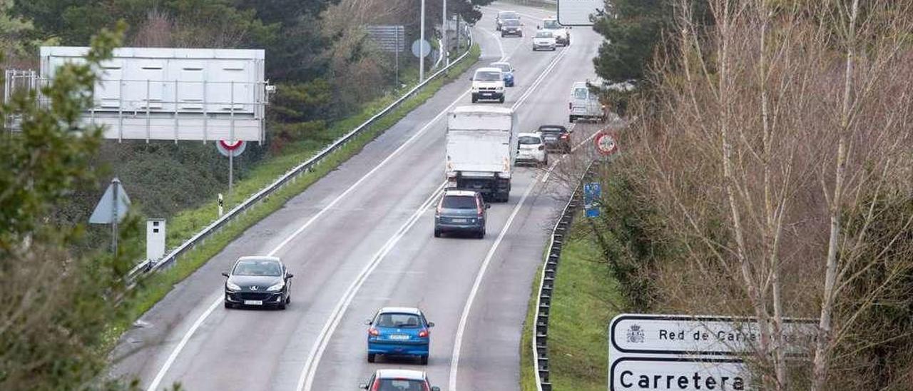 Tráfico en la variante de Avilés el pasado viernes.