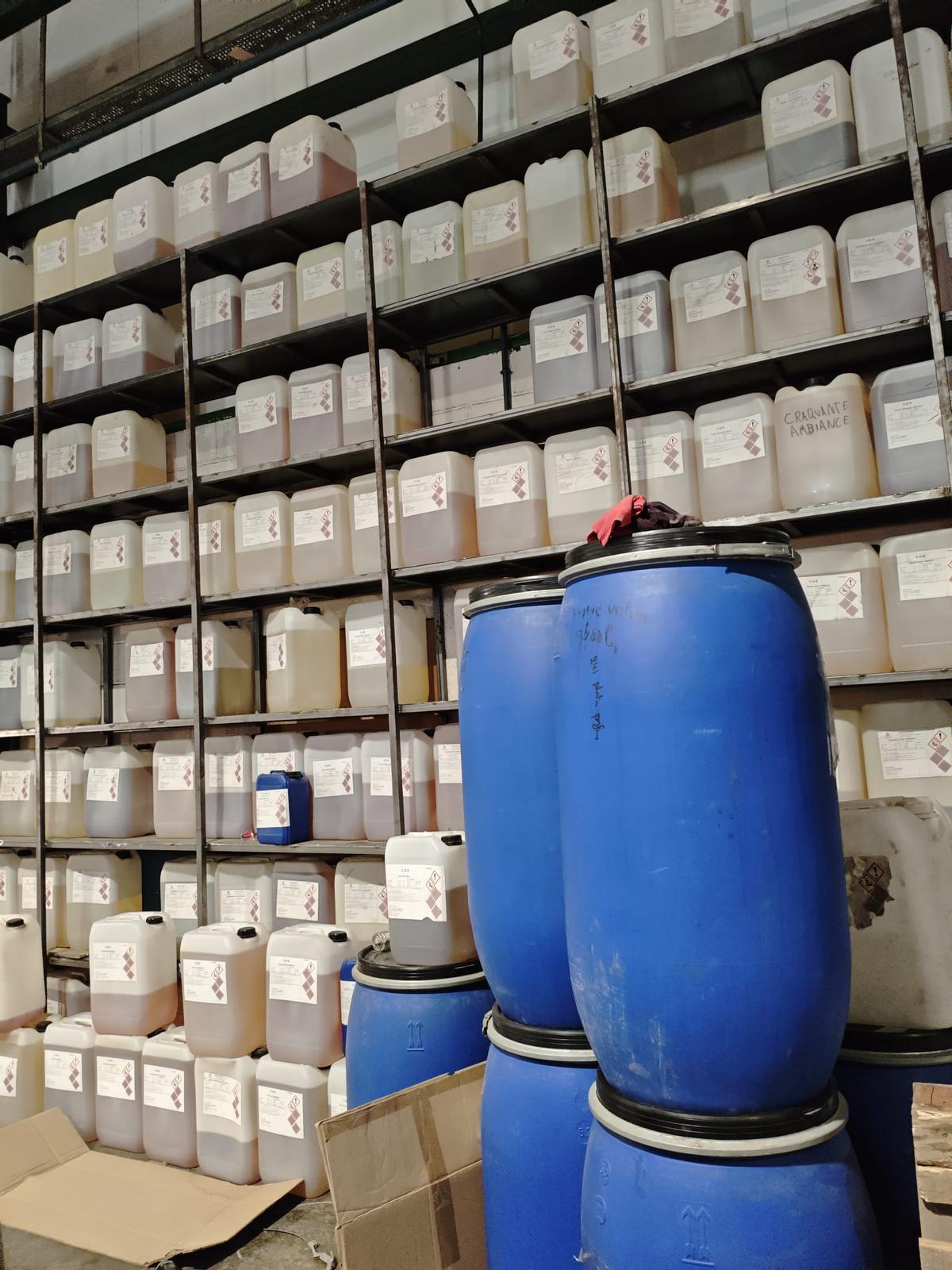 Les imatges de la fàbrica de perfum falsificat de Fogars