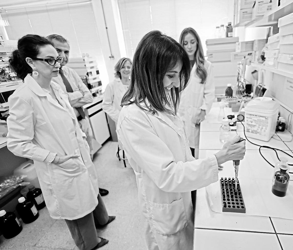Varios miembros del equipo durante la investigación.