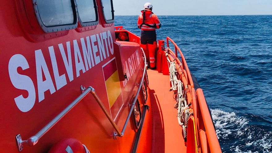 Recuperan el cadáver de un migrante que trató de alcanzar la costa de Cádiz en una lancha de juguete