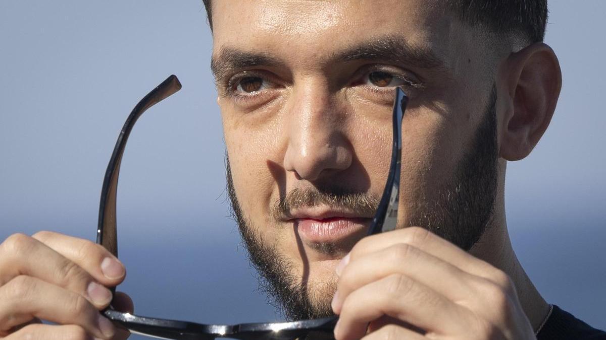 C. Tangana posa en el Festival de Cine de San Sebastián.