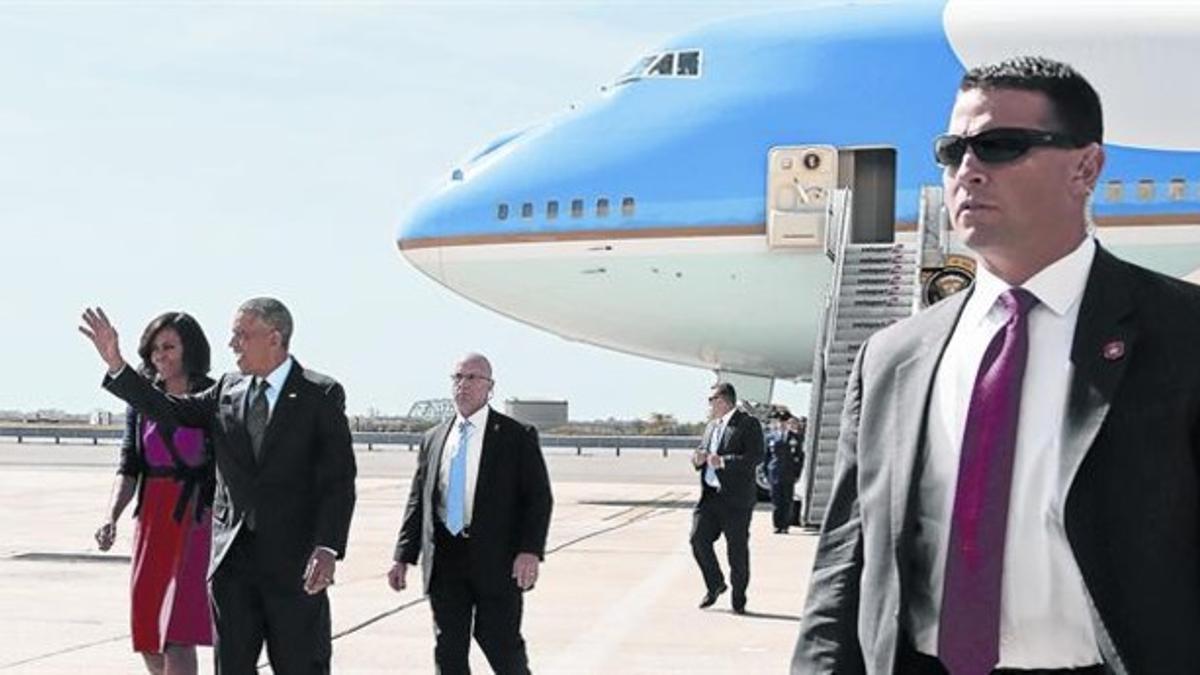 Barack Obama y su esposa Michelle, ayer a su llegada a Nueva York.