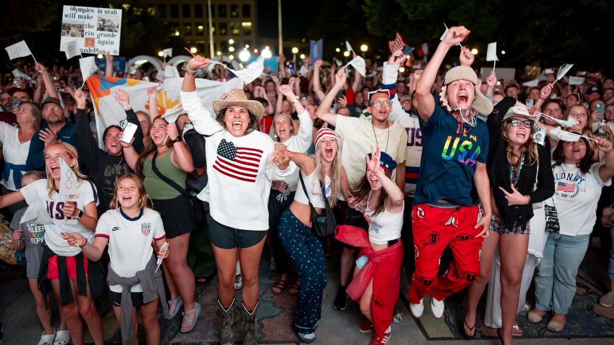 Aficionados celebran la elección de Salt Lake City