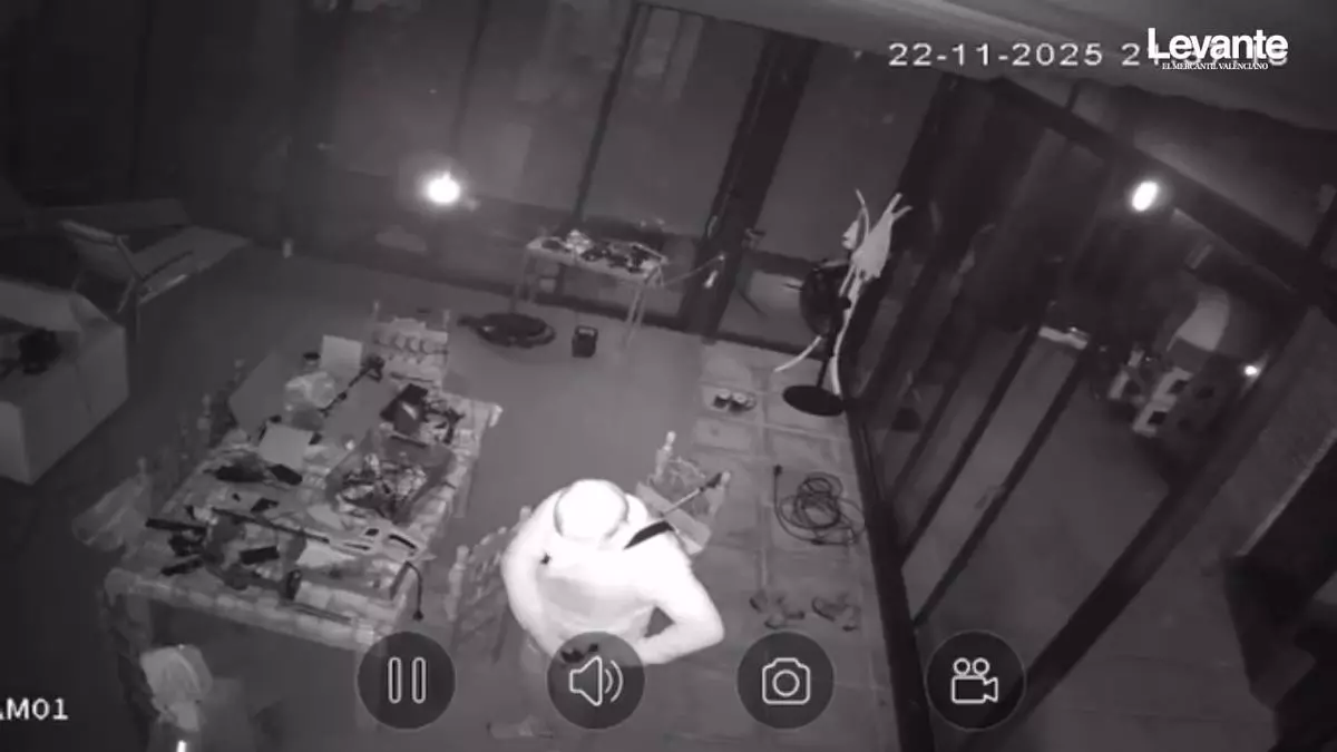 Los vecinos afectados por robos en Gilet sienten el acoso de un dron