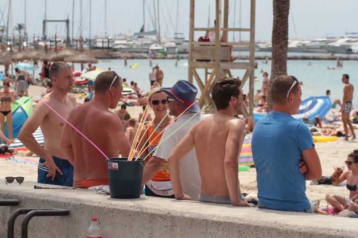 Grölen, saufen, Penis-Souvenirs: Exzesse an der Playa de Palma