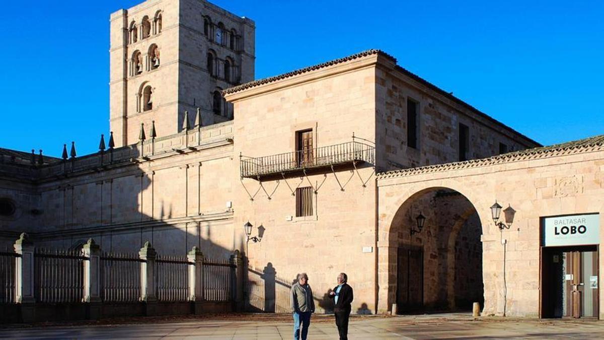 Plaza Mayor de Zamora y Museo de Baltasar Lobo.