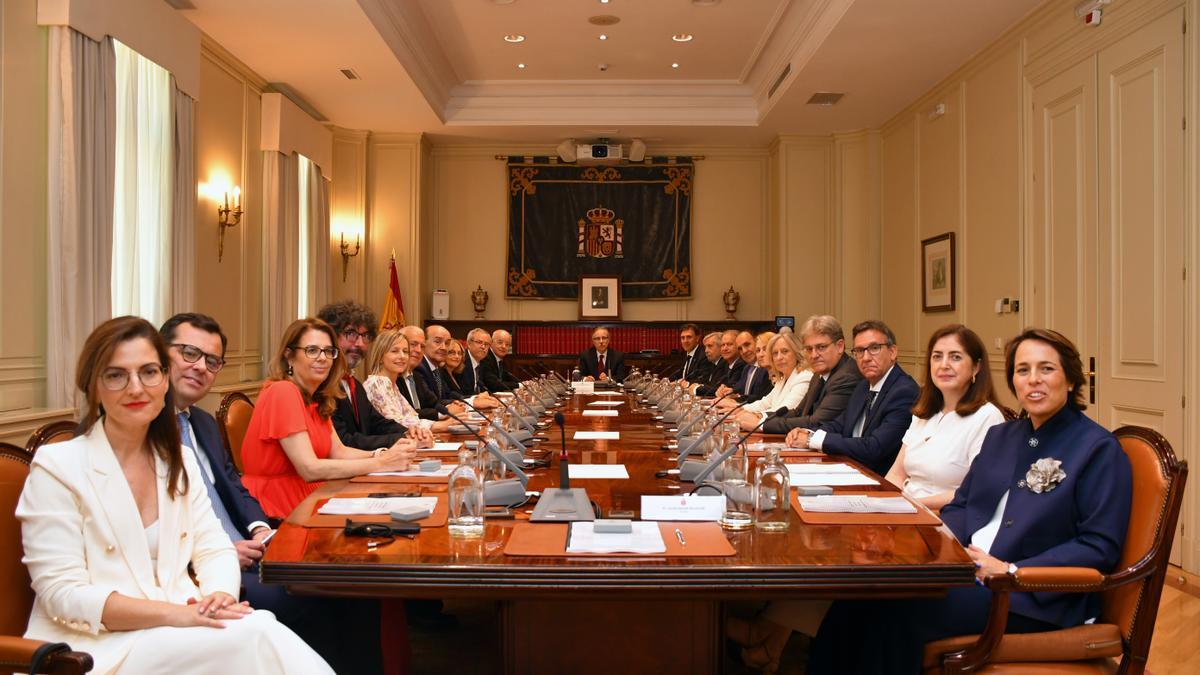 Los nuevo veinte vocales durante el primer pleno del octavo mandato del Consejo General del Poder Judicial (CGPJ), a 25 de julio de 2024, en Madrid (España).